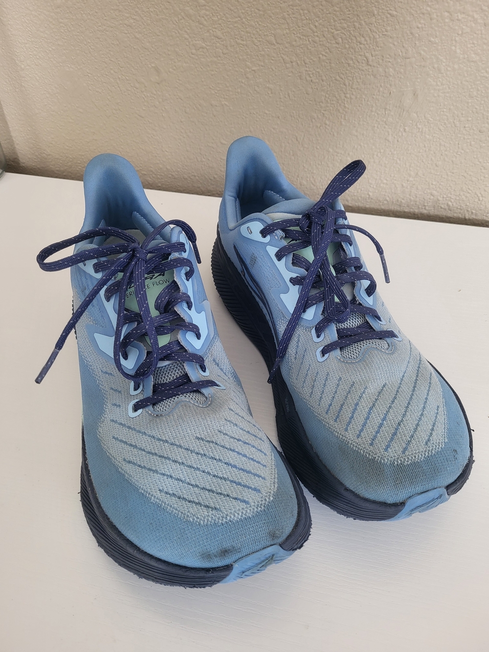 Altra Experience Flow 4 womens Blue Size 11 Running Shoes Foot Shape
